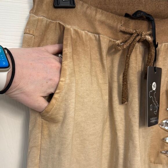 4/$100 Bella Amore Italian Tan Pants with Silver Sequin Accents NWT - Picture 7 of 10
